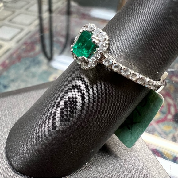 14k White Gold Diamond & Emerald Ring - Picture 7 of 8